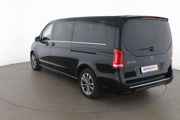 Mercedes-Benz Eqv (2023) — foto 10 van 16