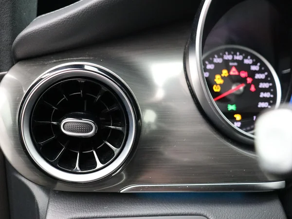 Mercedes-Benz V-Klasse (2024) — foto 5 van 36