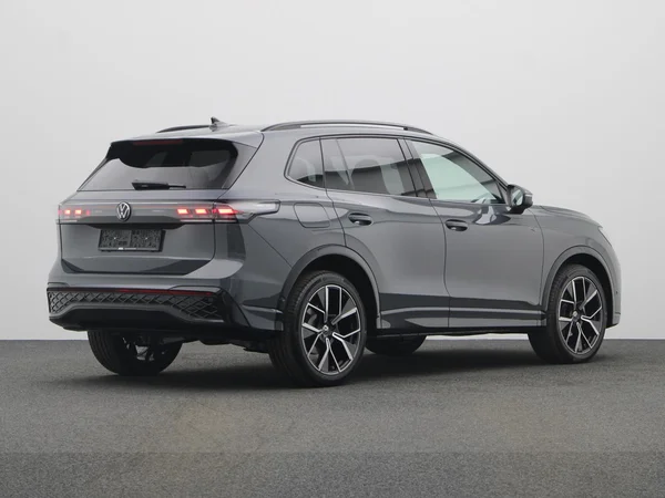VOLKSWAGEN Tiguan (2025) — foto 12 van 24