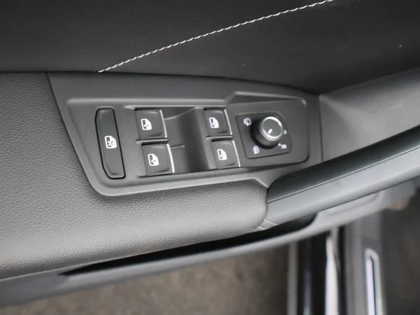 VOLKSWAGEN Tiguan (2022) — foto 10 van 27
