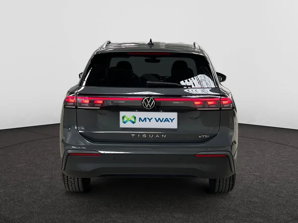 VOLKSWAGEN Tiguan (2024) — foto 15 van 20