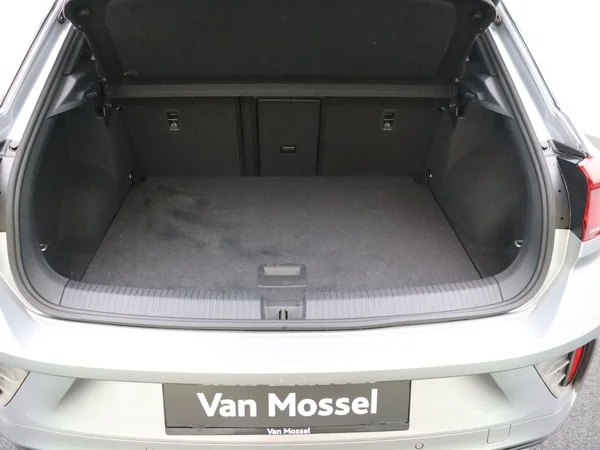 Volkswagen T-Roc (2022) — foto 18 van 28