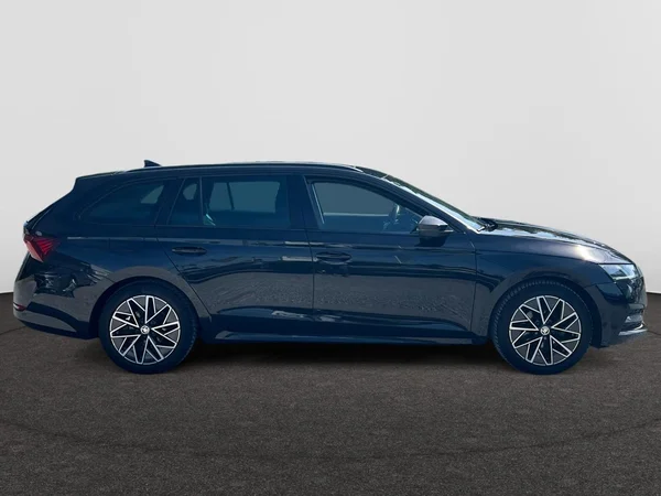 SKODA Octavia SW (2022) — foto 9 van 18