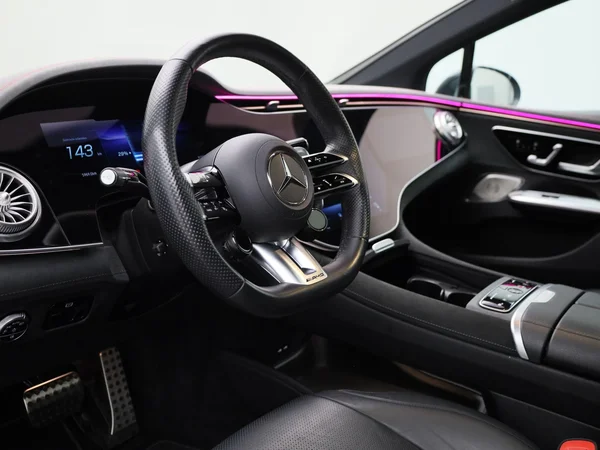 Mercedes-Benz EQE (2022) — foto 65 van 72