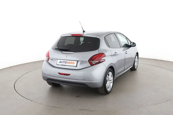 Peugeot 208 (2019) — foto 12 van 16