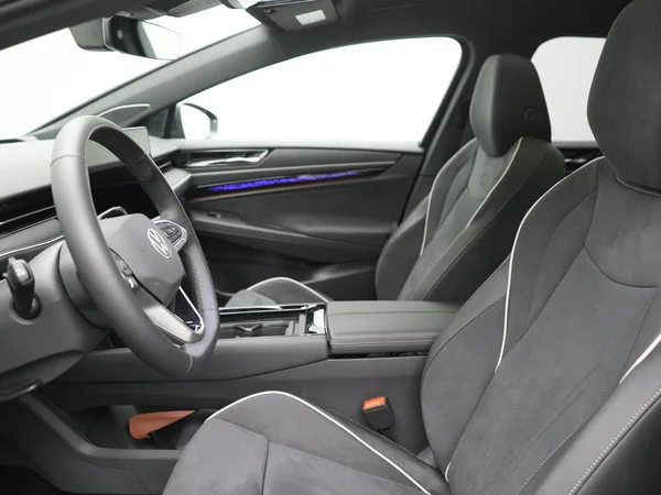 VOLKSWAGEN ID.7 Tourer (2026) — foto 2 van 39