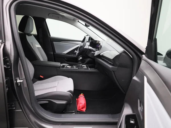 Opel Astra (2023) — foto 26 van 39