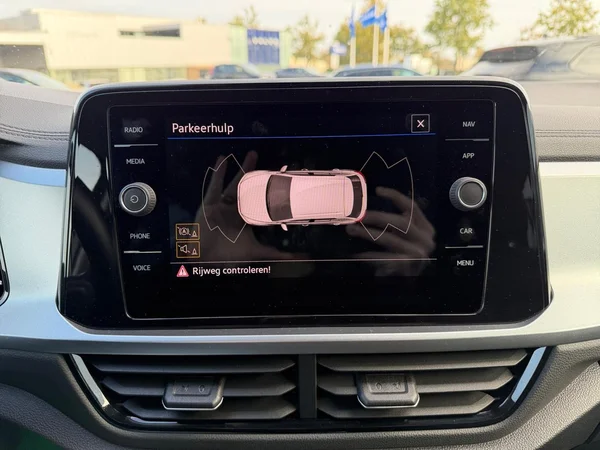 VOLKSWAGEN T-Roc (2022) — foto 5 van 24