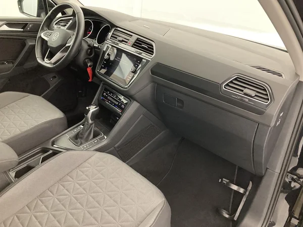 VOLKSWAGEN Tiguan (2022) — foto 9 van 36