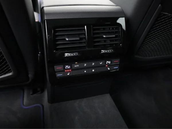VOLKSWAGEN Touareg R (2025) — foto 8 van 27