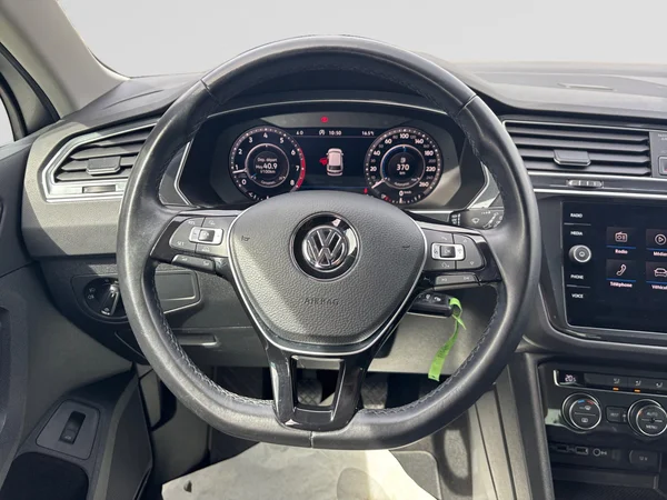 VOLKSWAGEN Tiguan (2018) — foto 4 van 16