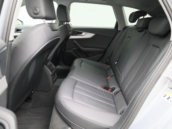 Audi A4 (2023) — foto 4 van 45