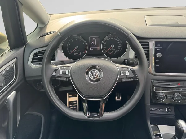 VOLKSWAGEN Golf Sportsvan (2018) — foto 19 van 22