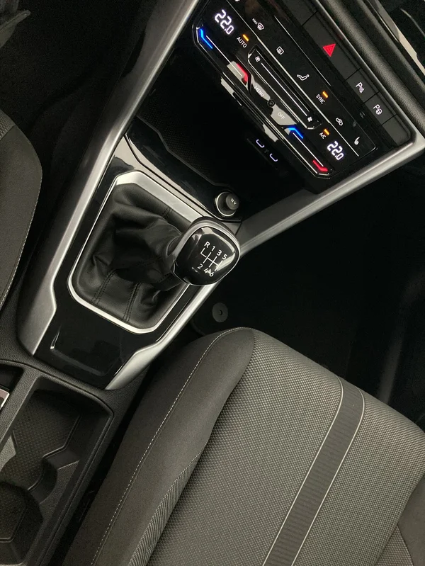 VOLKSWAGEN T-Roc (2022) — foto 11 van 35