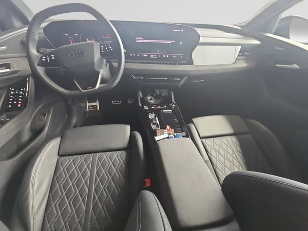 AUDI Q6 e-tron (2025) — foto 14 van 17
