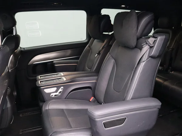 Mercedes-Benz V-Klasse (2024) — foto 16 van 36