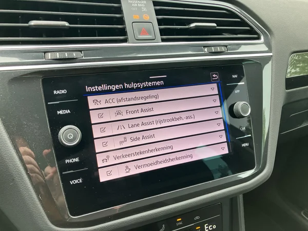 VOLKSWAGEN Tiguan eHybrid (PHEV) (2023) — foto 16 van 24