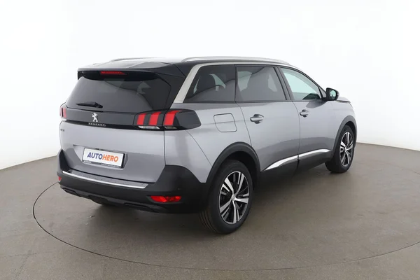 Peugeot 5008 (2019) — foto 15 van 18