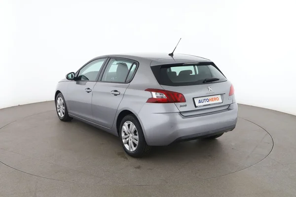Peugeot 308 (2016) — foto 10 van 16