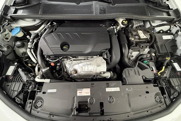 Peugeot 308 PHEV (2024) — foto 9 van 31