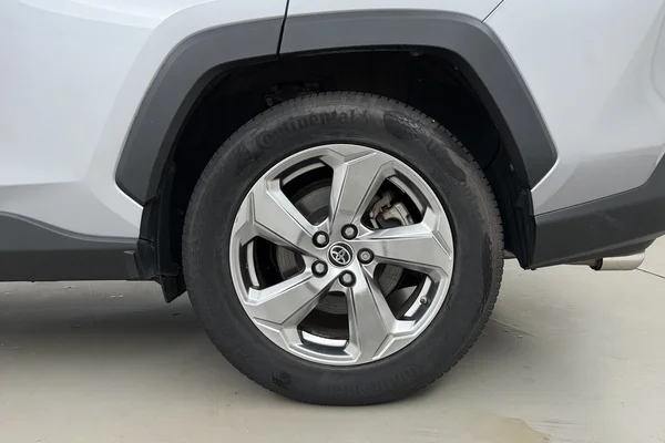 Toyota Rav4 Hybrid (HEV) (2021) — foto 26 van 29