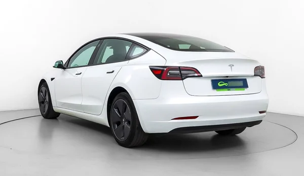 Tesla Model 3 (2023) — foto 23 van 83