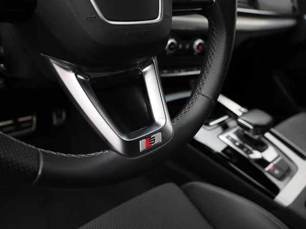Audi Q5 (2023) — foto 25 van 44