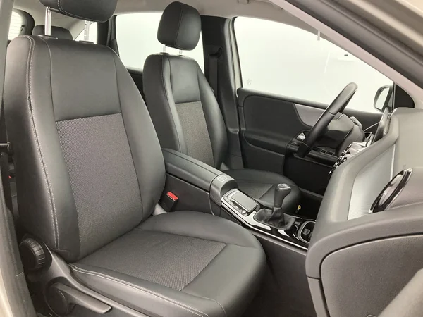 MERCEDES-BENZ B 180 (2020) — foto 8 van 36
