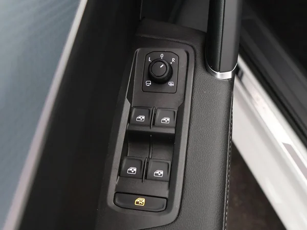 VOLKSWAGEN Touran (2025) — foto 4 van 29