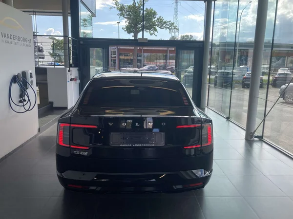 Volvo ES90 — foto 15 van 19