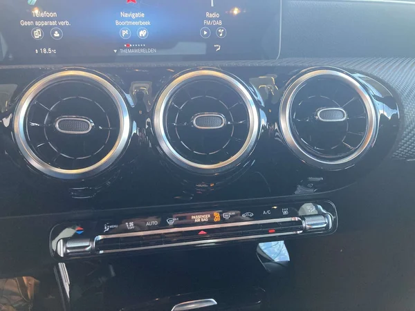 Mercedes-Benz CLA (2022) — foto 5 van 22