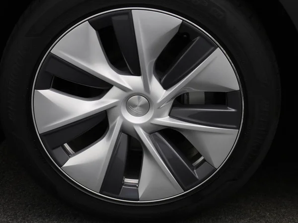 Tesla Model Y (2023) — foto 6 van 41