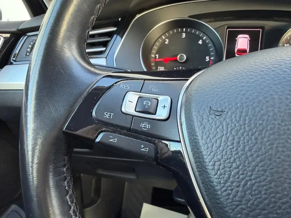 Volkswagen Passat (2019) — foto 2 van 23