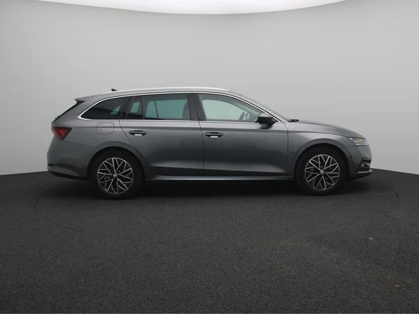 SKODA Octavia Combi (2024) — foto 7 van 17