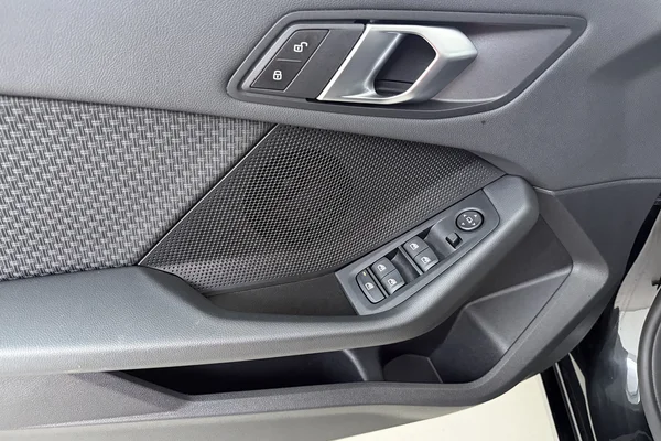 BMW 1 HATCH (2024) — foto 8 van 19