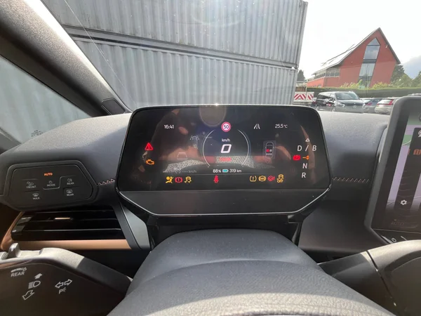 CUPRA Born (2025) — foto 17 van 24