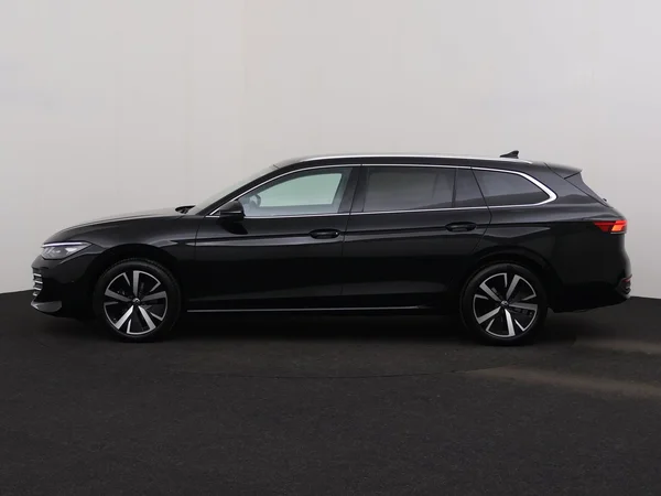 VOLKSWAGEN Passat SW (2025) — foto 14 van 19