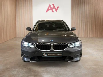 BMW 320 17deb821-44d7-4df9-aaa1-305b6b3785cb