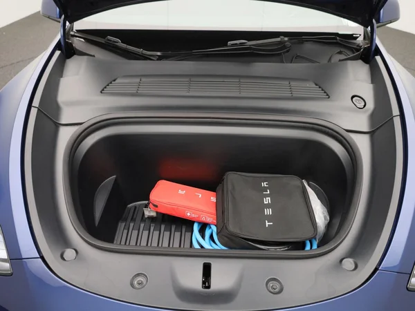Tesla Model Y (2023) — foto 33 van 43