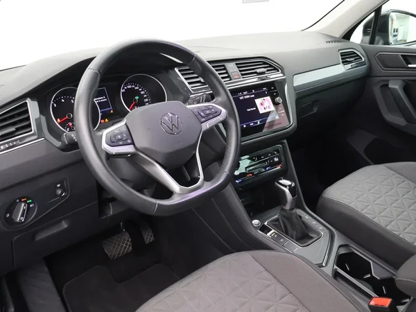 Volkswagen Tiguan (2024) — foto 2 van 28