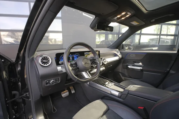 Mercedes-Benz EQB (2025) — foto 9 van 39
