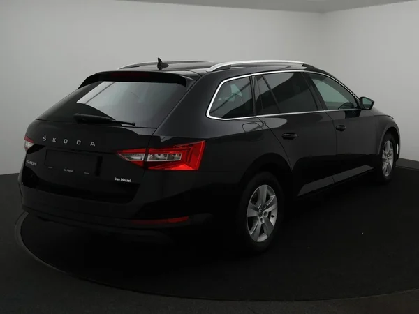 SKODA Superb Combi (2024) — foto 12 van 29