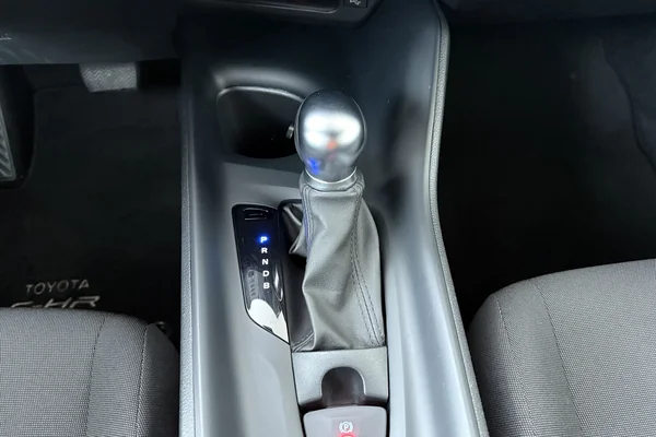 Toyota C-HR Hybrid (HEV) (2021) — foto 4 van 26