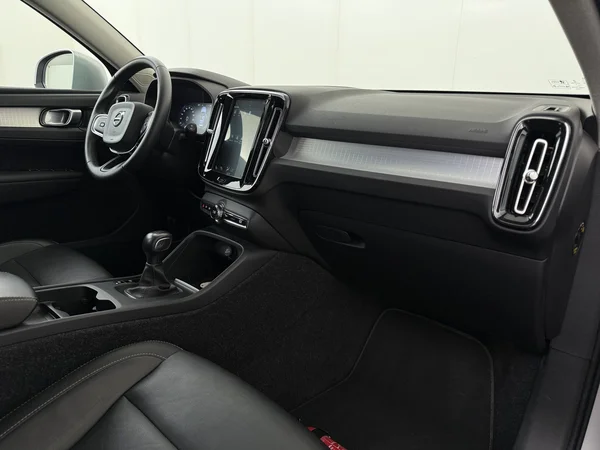 VOLVO XC40 (2019) — foto 3 van 27