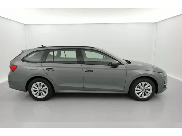 SKODA Octavia Combi (2025) — foto 25 van 36