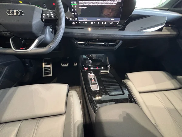 AUDI SQ6 e-tron (2026) — foto 3 van 24