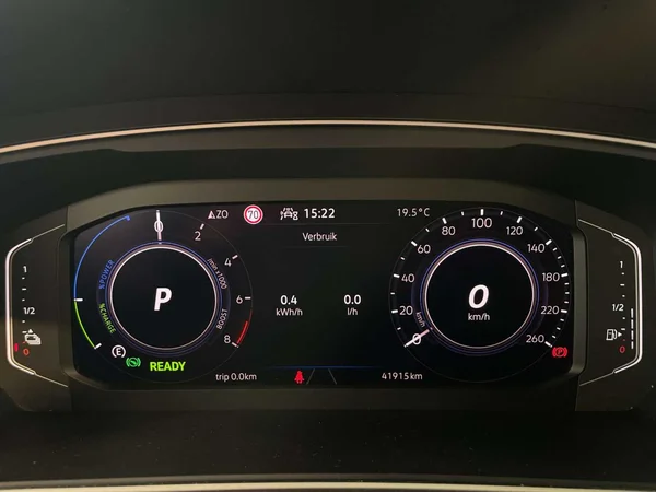 Volkswagen Tiguan (2021) — foto 11 van 21