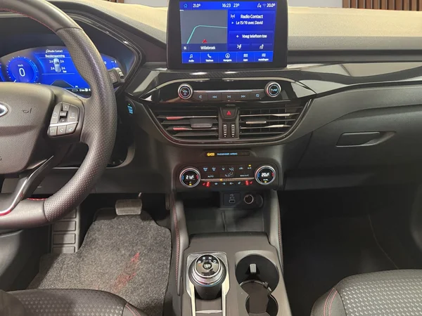 Ford Kuga (2022) — foto 13 van 29