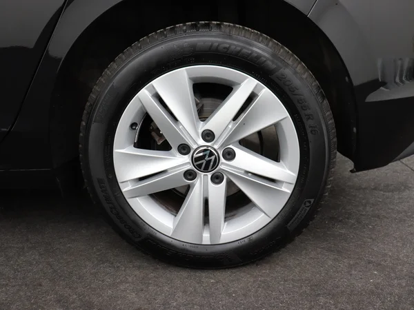 VOLKSWAGEN Golf (2024) — foto 7 van 28