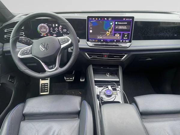 VOLKSWAGEN Tiguan eHybrid (PHEV) (2025) — foto 3 van 21